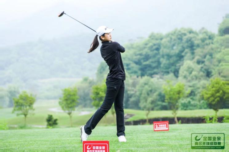 新少年|张炜佳:高尔夫球场上的「她」力量