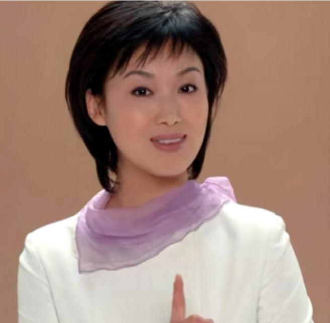 央视主播郑丽:从老师转型主持人,老公是圈外人,低调踏实