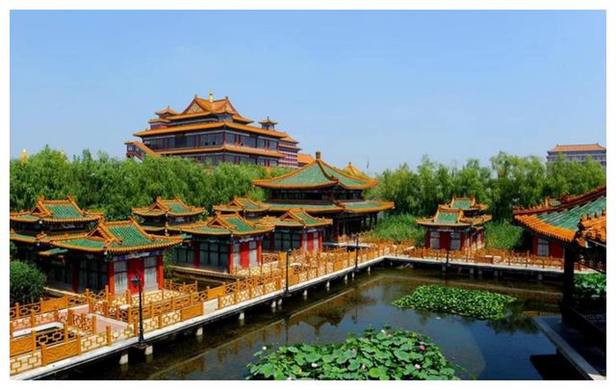 中信国安天下第一城是位于河北香河县的一个旅游胜地,被誉为"小北京"