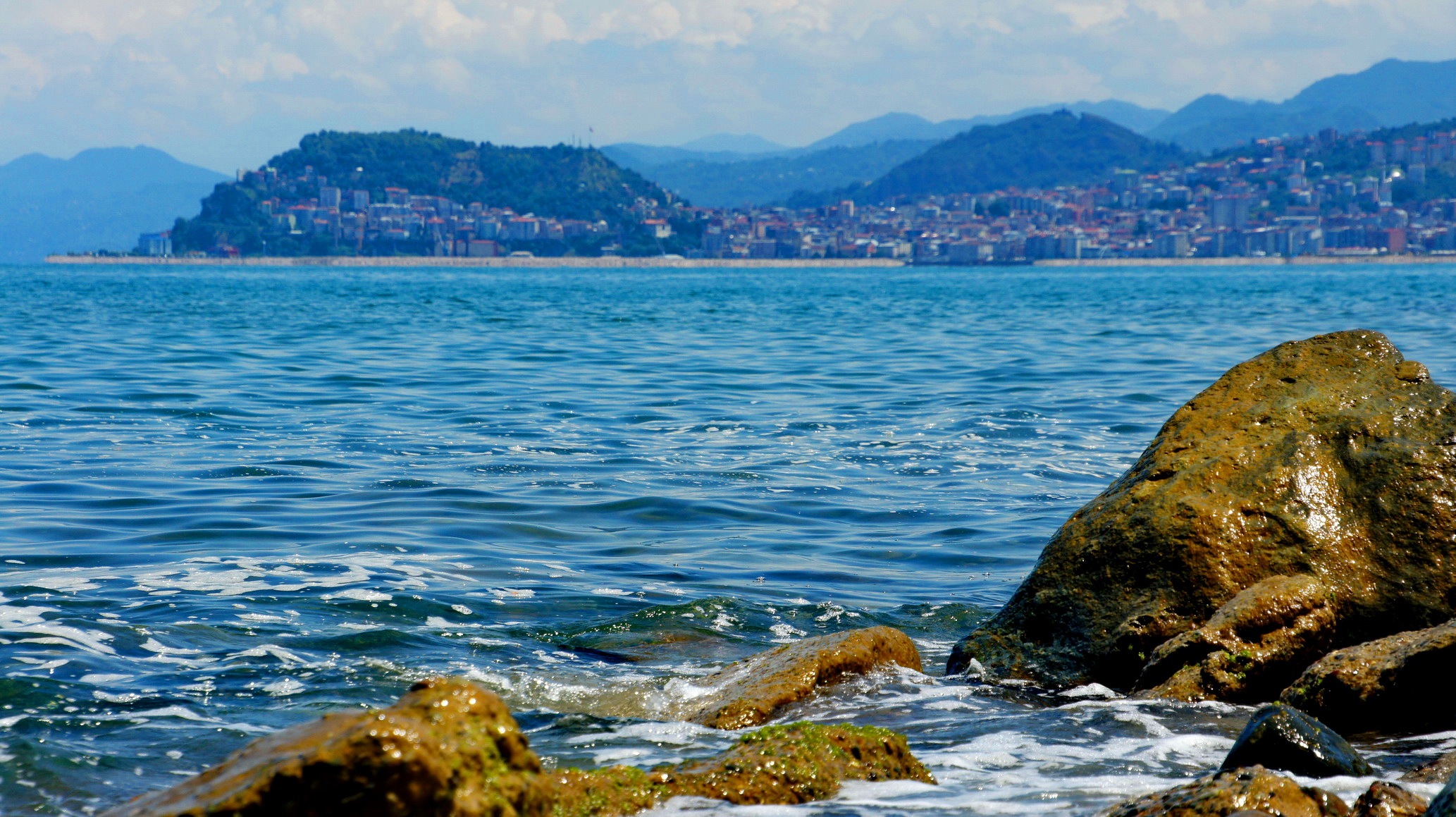 打响第一枪!4艘军用快艇直接被击沉:80名陆战队官兵一个没跑掉