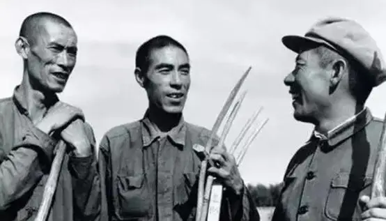 王国藩:曾经连续担任3届中央委员,78年被免职,回去农村做农民