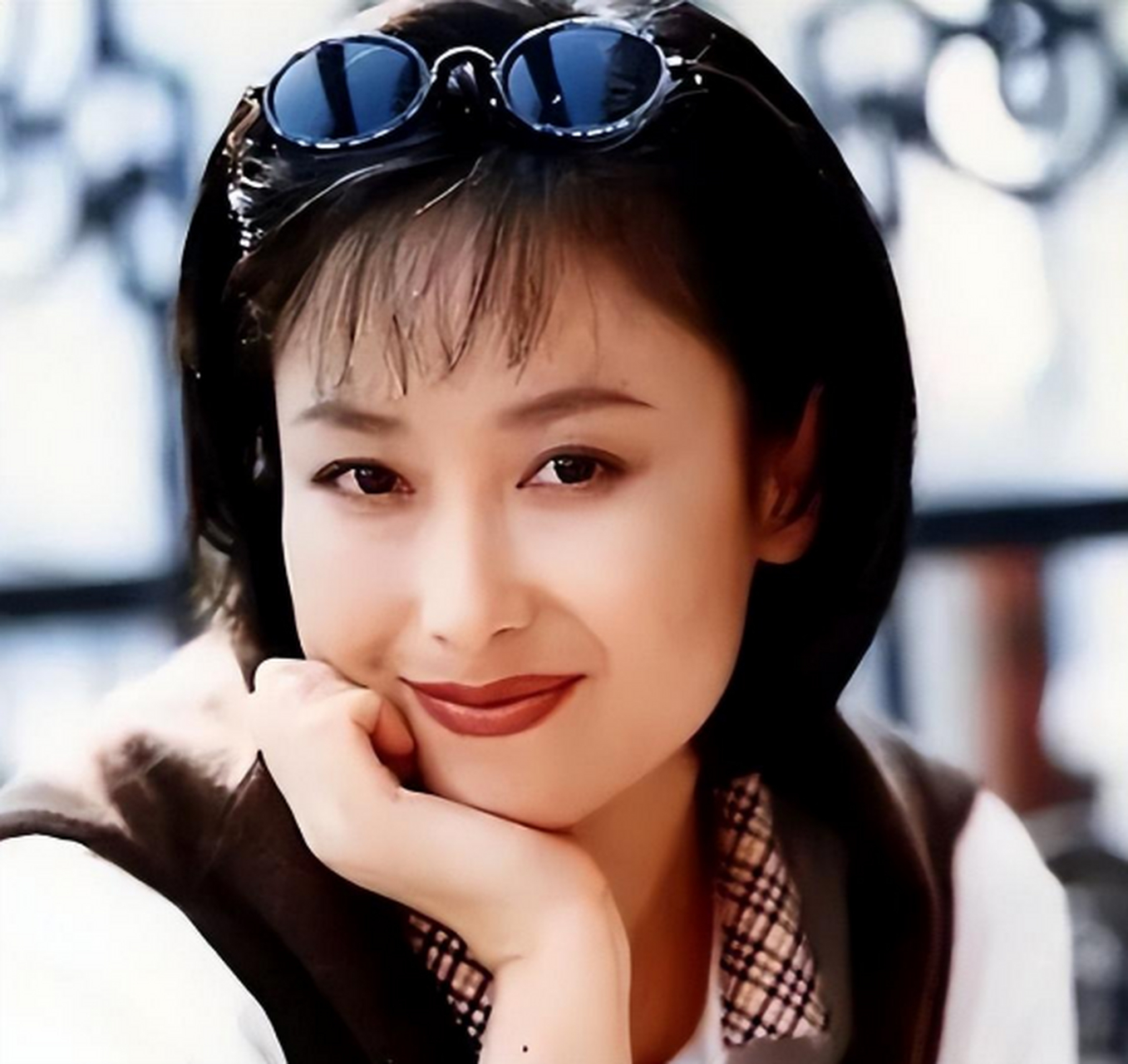 左翎,女演员,曾是"珠影四朵金花"之一,17岁进入演艺圈,经历过人生的起