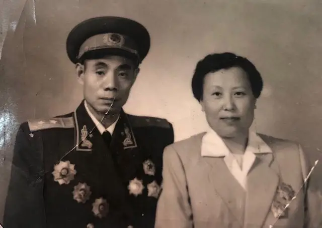 开国中将吴信泉有8个儿子,4个女儿,周总理还与其开过玩笑