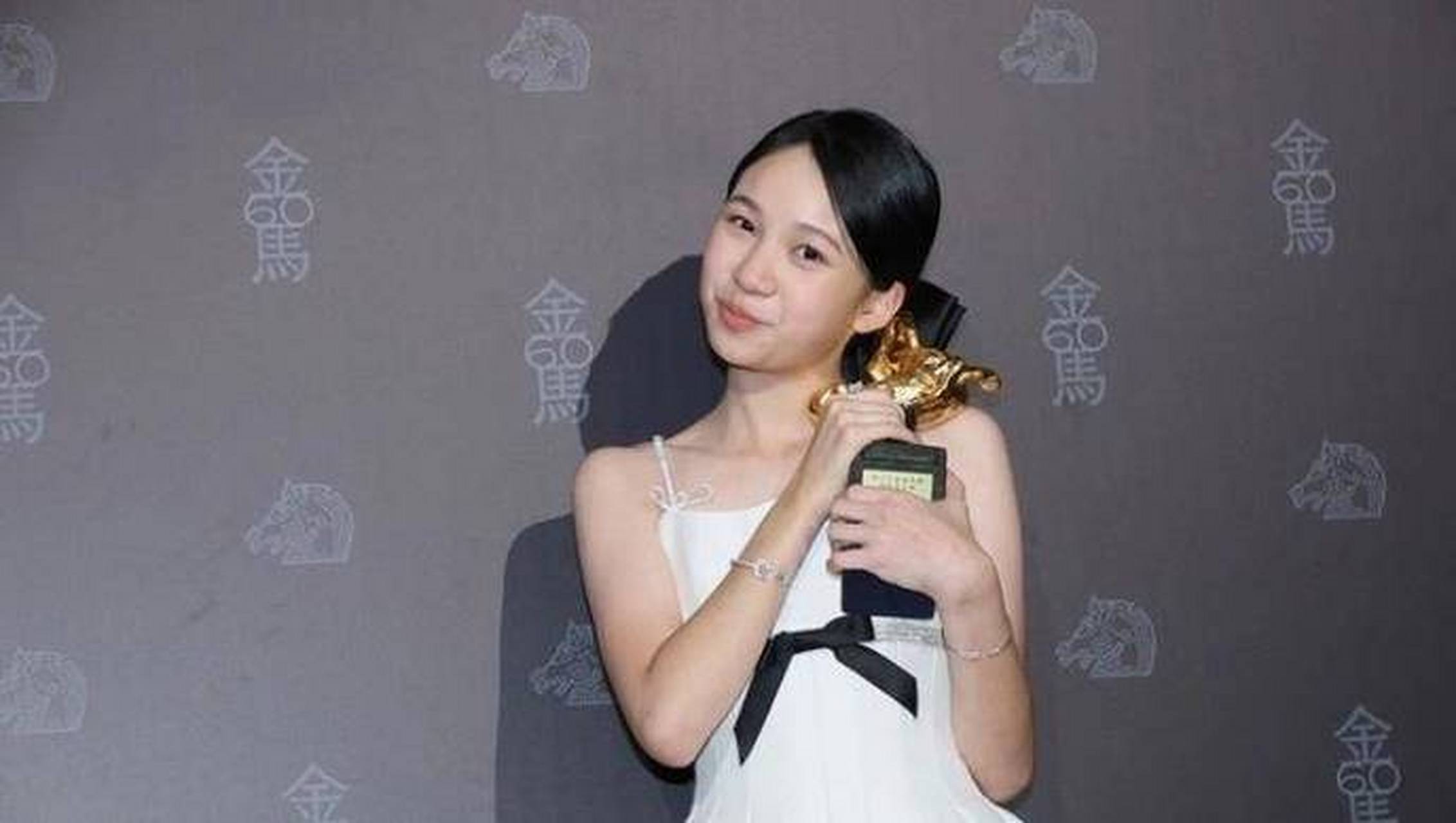台湾年仅12岁的小演员林品彤凭借电影《小晓》获得第60届金马奖最佳女