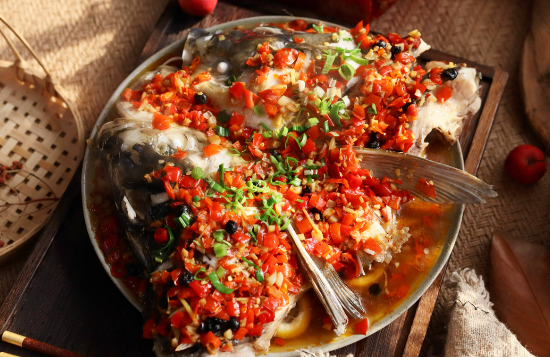 剁椒鱼头:色香味俱佳,又富含丰富营养的美味湘菜