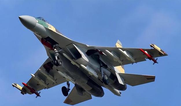 歼16最大挂载能力,比苏30战机,为何一口气提高了4吨?