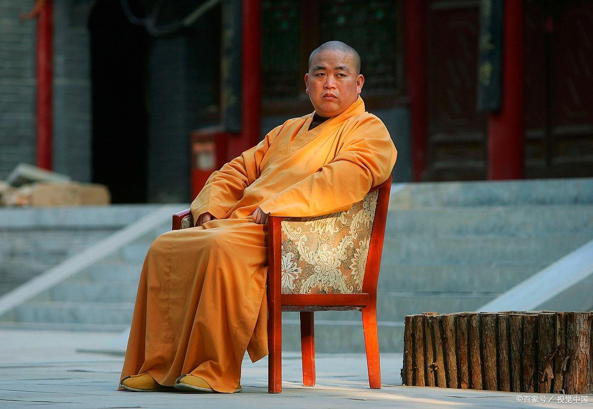 释永信:身穿16万袈裟,直接控股18家公司,一年狂捞2个亿