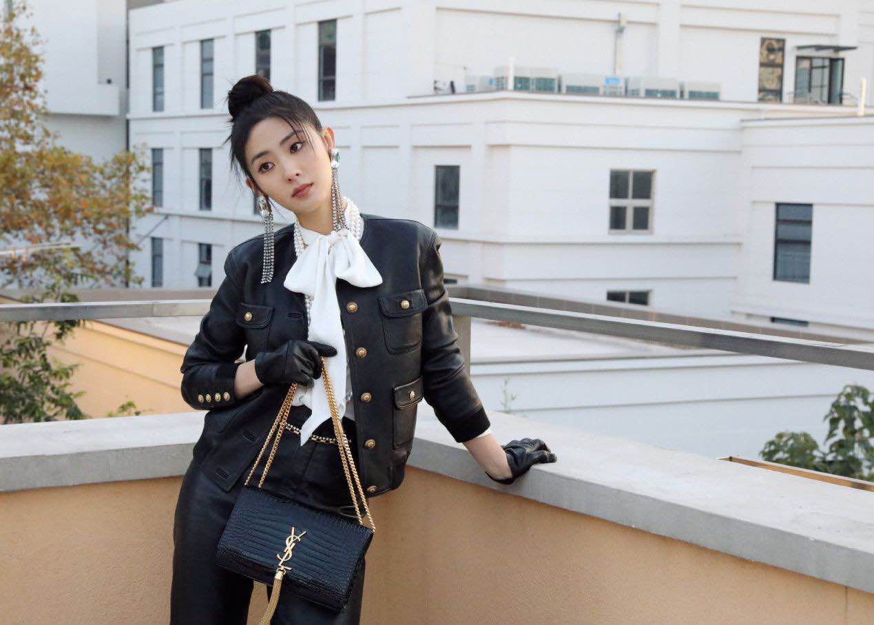 小个子快来跟邢菲学穿搭!丝袜,长靴都上身,显瘦还显高