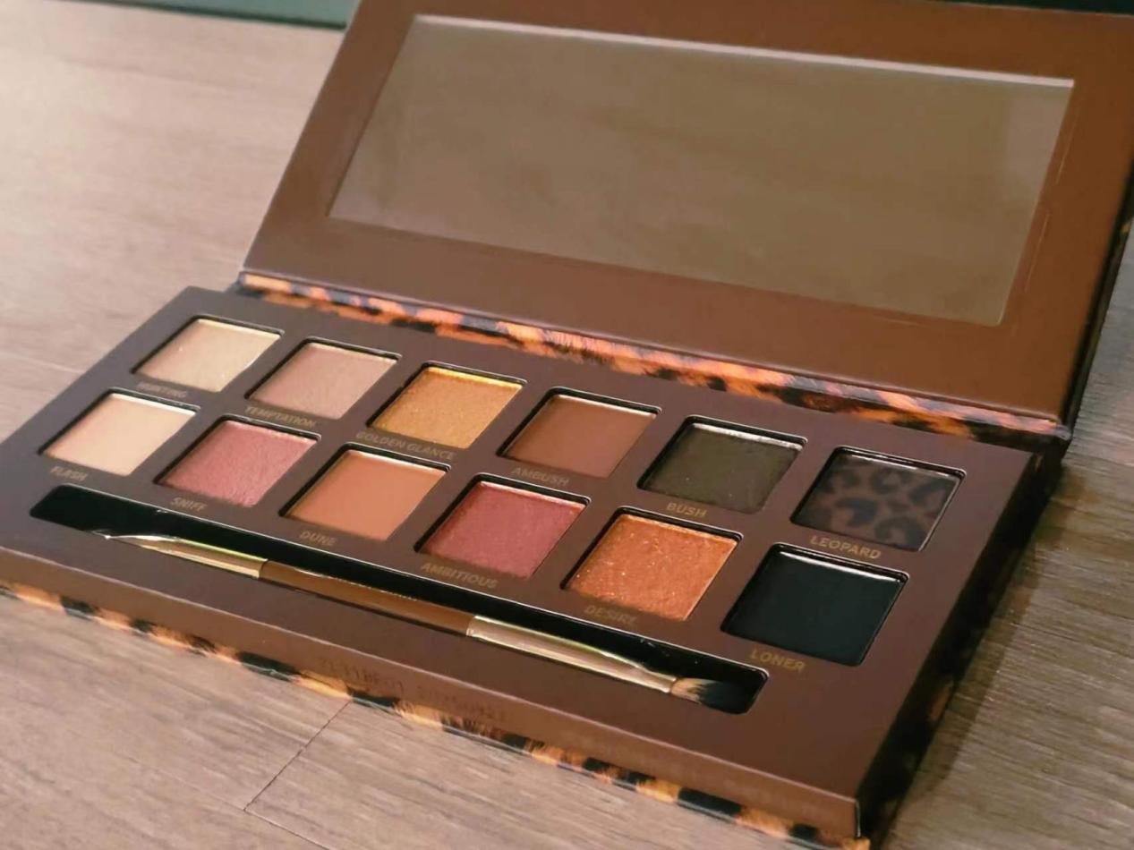 完美日记"野豹盘",各种眼妆随意切换,从内散发野性美