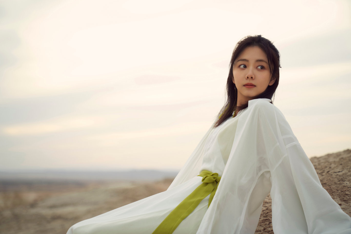 谭松韵"汉服"造型美出圈,网友直言:不拍仙侠剧可惜了!