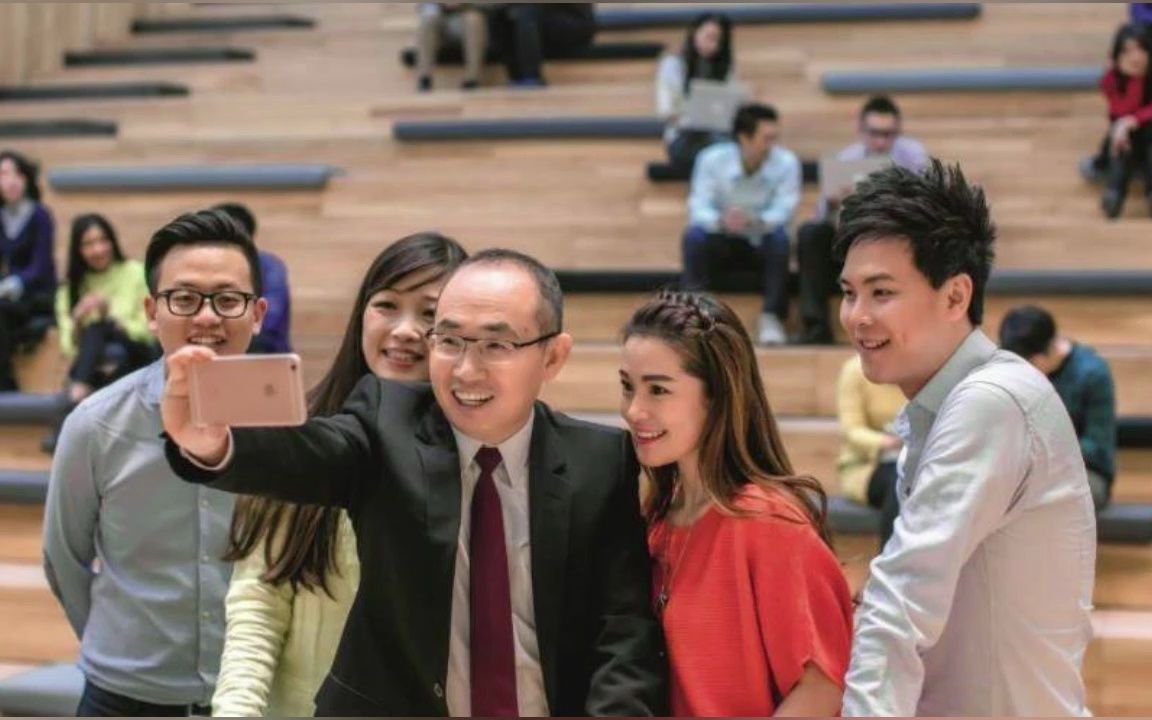 套现300亿定居美国,潘石屹辟谣"血本无归",好友出面揭露真相