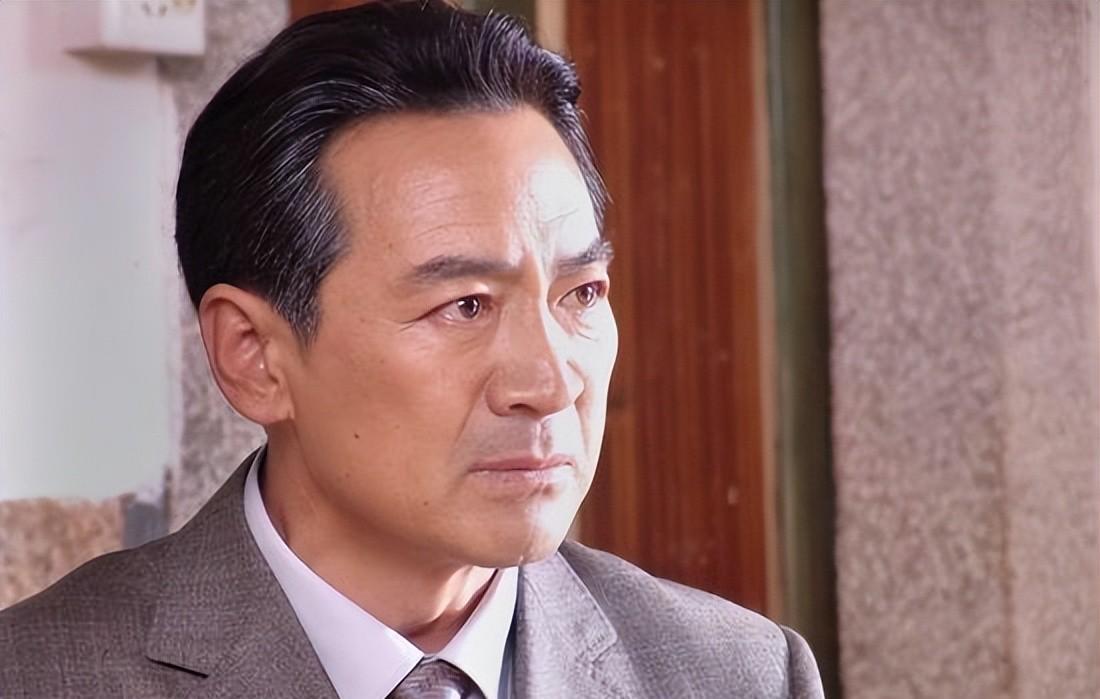 55岁解晓东近况流出,与阎维文朱时茂聚餐,喝12元饮料引热议