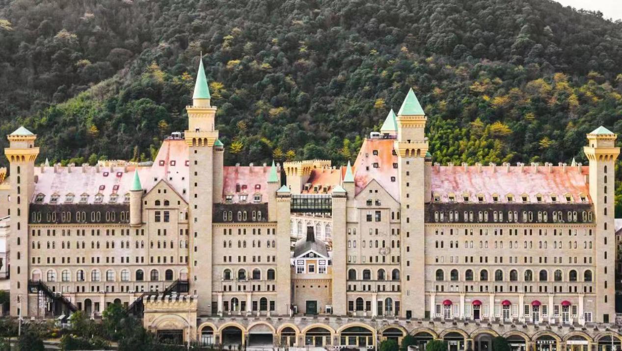 富阳爱丽芬城堡那个热闹啊漫玩 max 动漫嘉年华喊你来"漫慢玩"