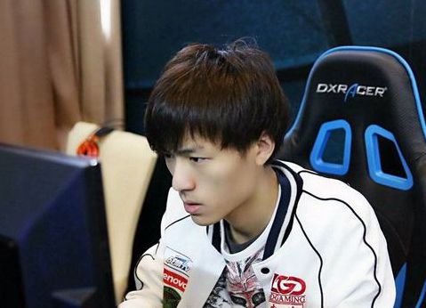 zard:如果你是女生,ame和刘嘉俊你选哪一个?