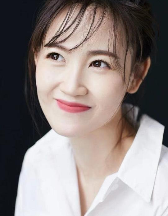 王宝强前妻马蓉近况曝光,穿衣打扮似二十岁少女,花千万移居国外