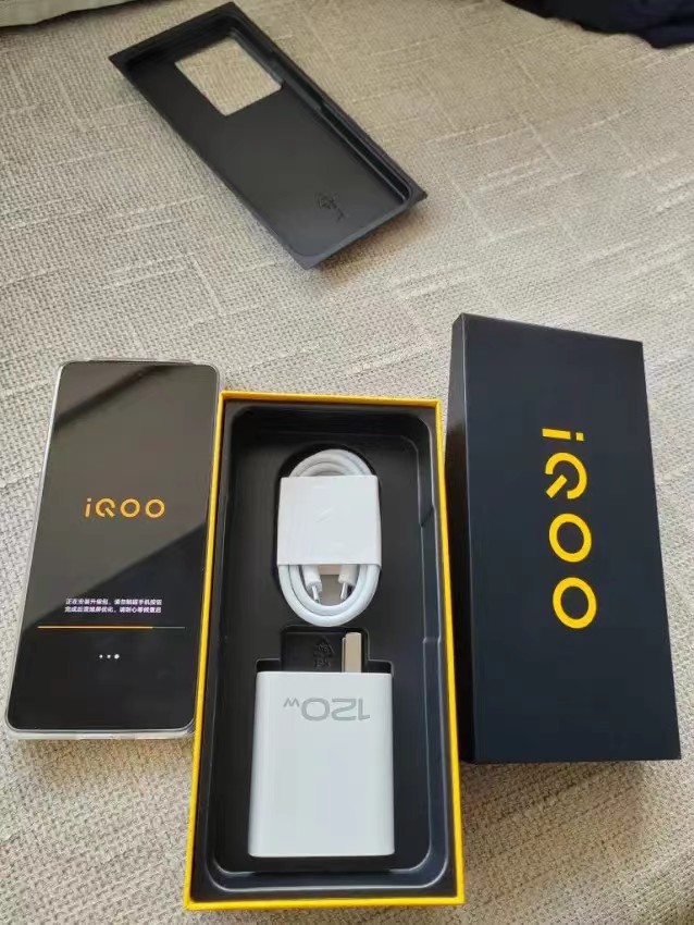 120w闪充跌至1279元,这性价比超小米了