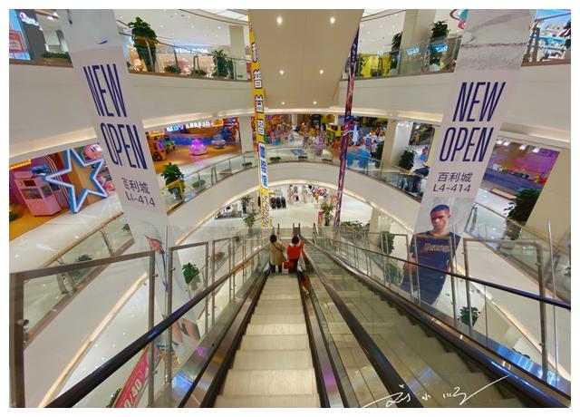 吉林省延吉市的地标商场,就在市中心,人气很旺,游客也会来打卡