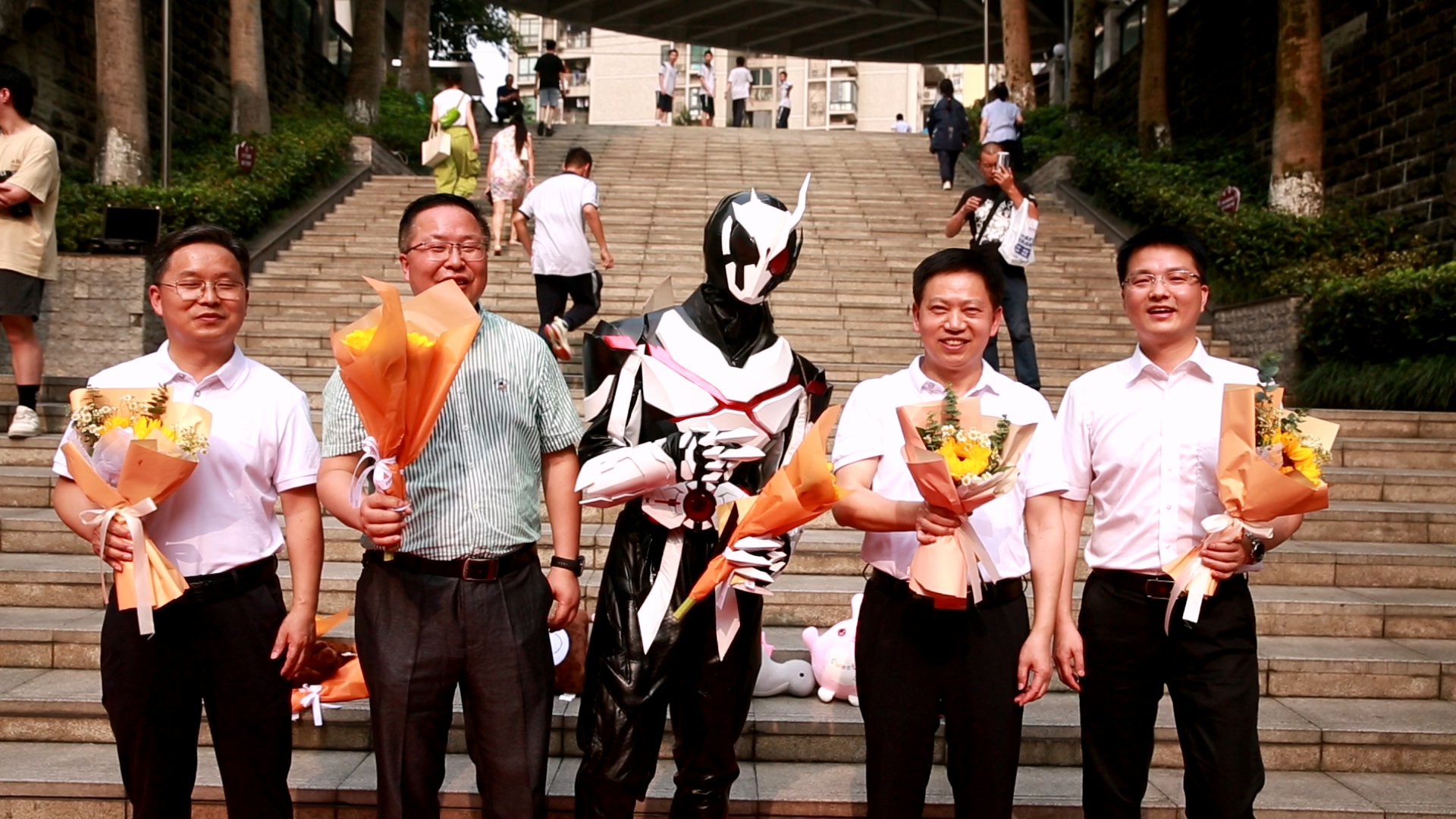 重庆市凤鸣山中学举办2023届毕业典礼暨高2023届成人仪式