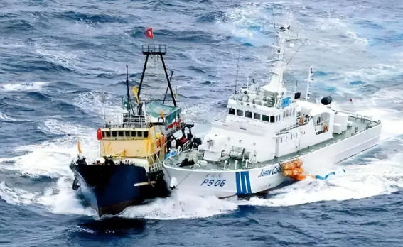 爱国渔民詹其雄冒险守护我国海域闽晋渔5179号以小搏大展雄威