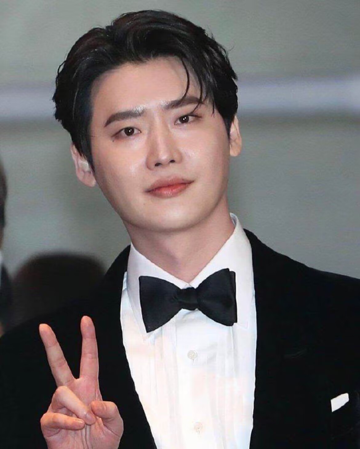 生图下的李钟硕,状态太真实,网友:感觉没有以前惊艳了