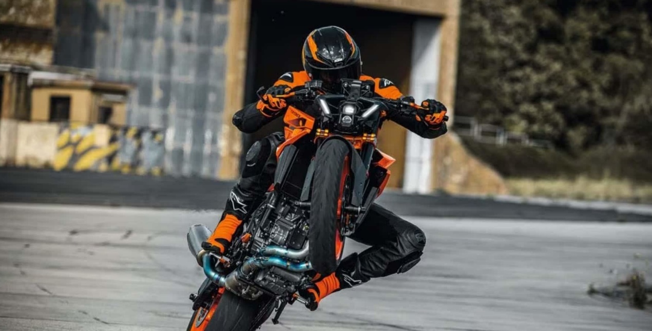 新车 - 售价约合9.12万元,双缸123马力,全新ktm