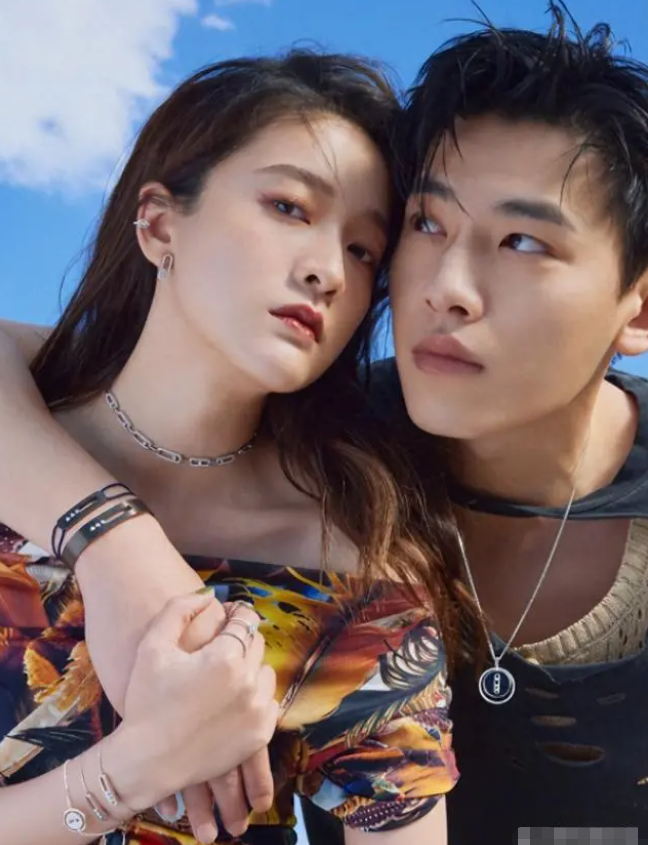 "胡辣汤女神"张雪迎恋情曝光,与大3岁男友牵手遛狗甜蜜同居