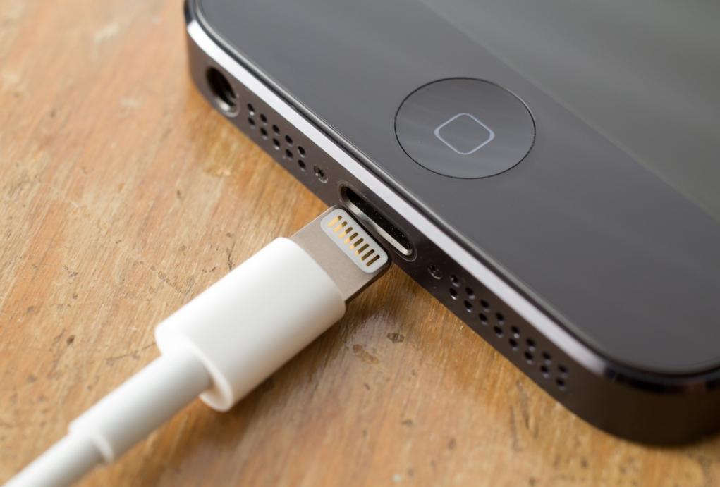 是要变天了吗?苹果iphone15改用type-c充电接口,但别高兴得太早