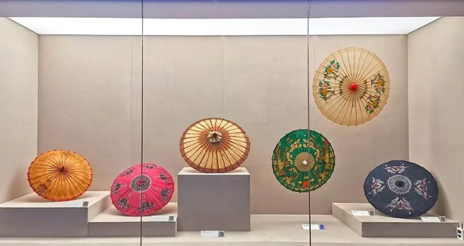 在中国伞博物馆,寻烟雨江南