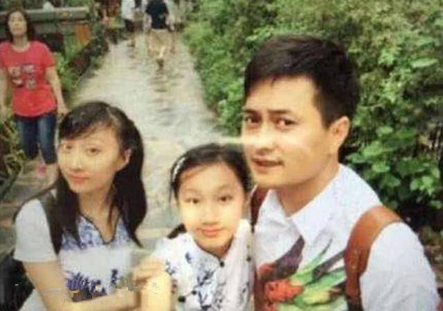 草根歌手云飞离婚6年,自己娶北大才女,妻子带女儿艰难生活