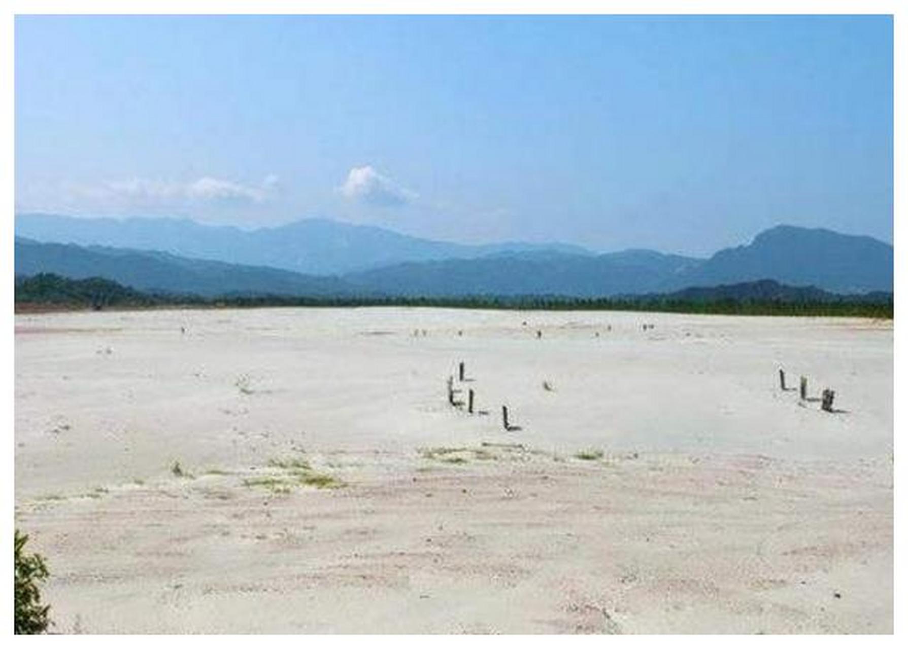 湖南省的江南大漠是一处华中地区唯一的沙漠景观,座落于临湘市,是曾经