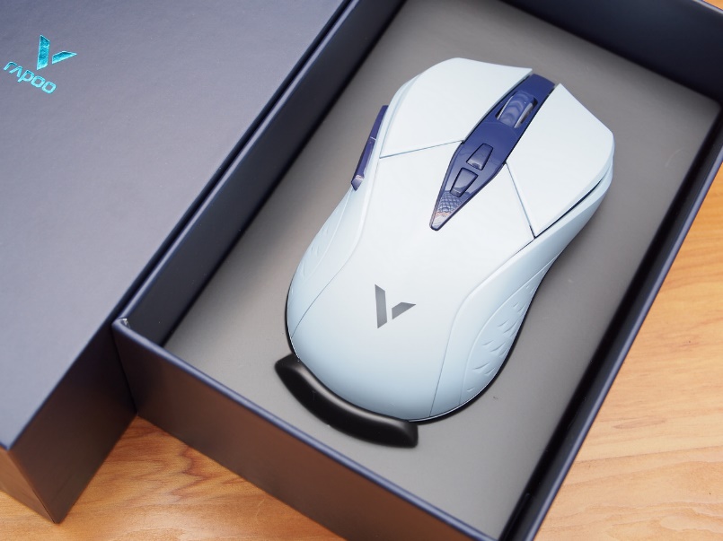 轻巧好手感,精准低功耗——雷柏 v300w 无线电竞游戏鼠标