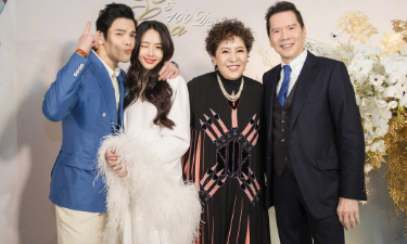 向佐一家杭州游,腹肌惹眼,郭碧婷身材发福,泳池不摘口罩