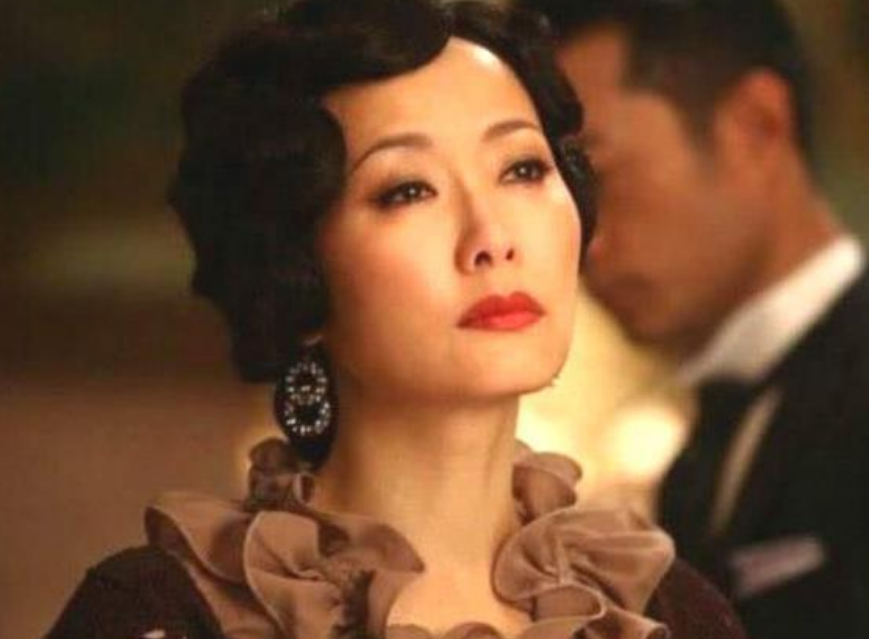 民国女子爱上穷小子,面对家人的反对,大喊:条件是人创造的