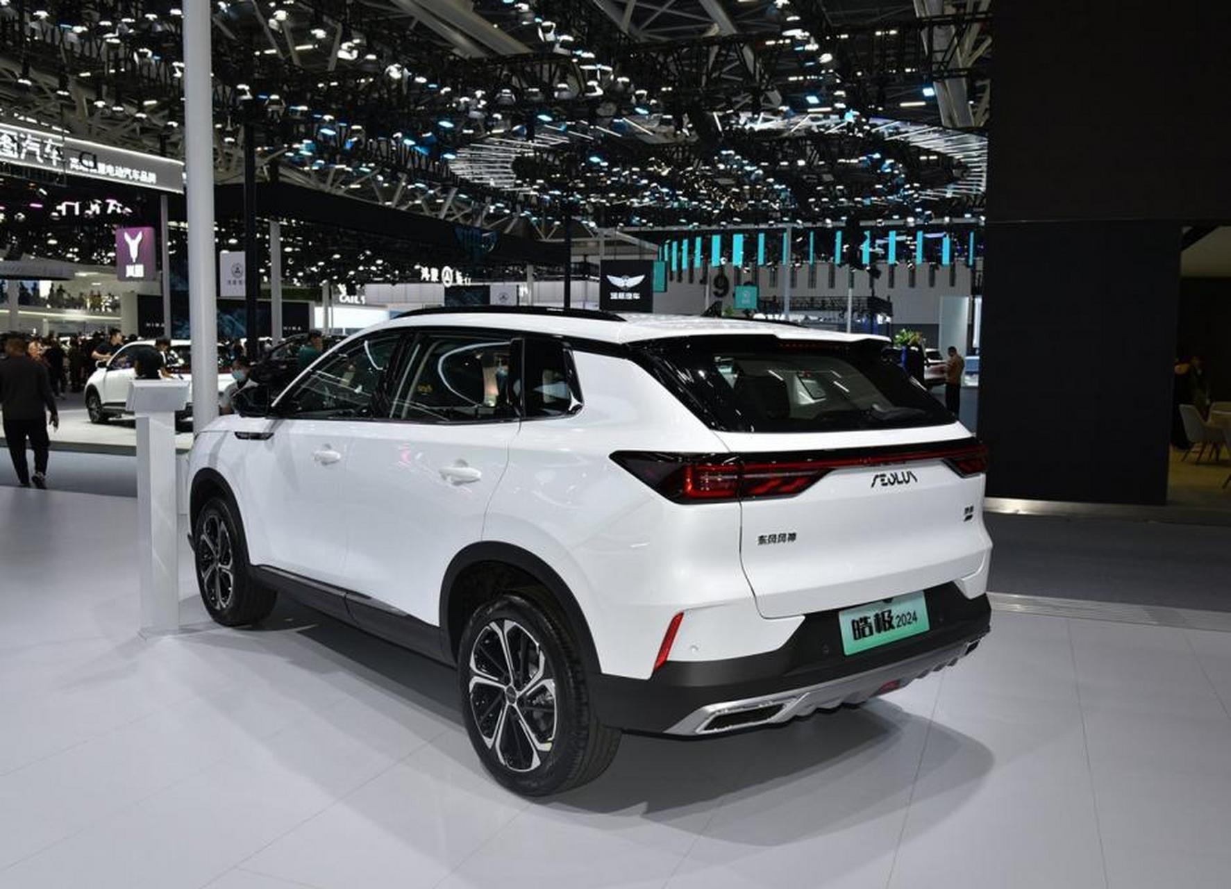 东风风神皓极是一款拥有高颜值和时尚内饰的国产车,两款车型售价12.