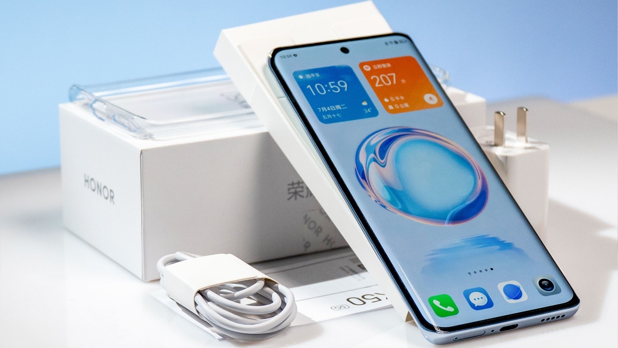 荣耀x50手机上手简评,一千三起价,长续航1.5k护眼曲屏