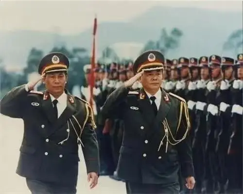 "儒将"刘镇武:驻港部队首任司令,59岁晋升上将,今年78岁