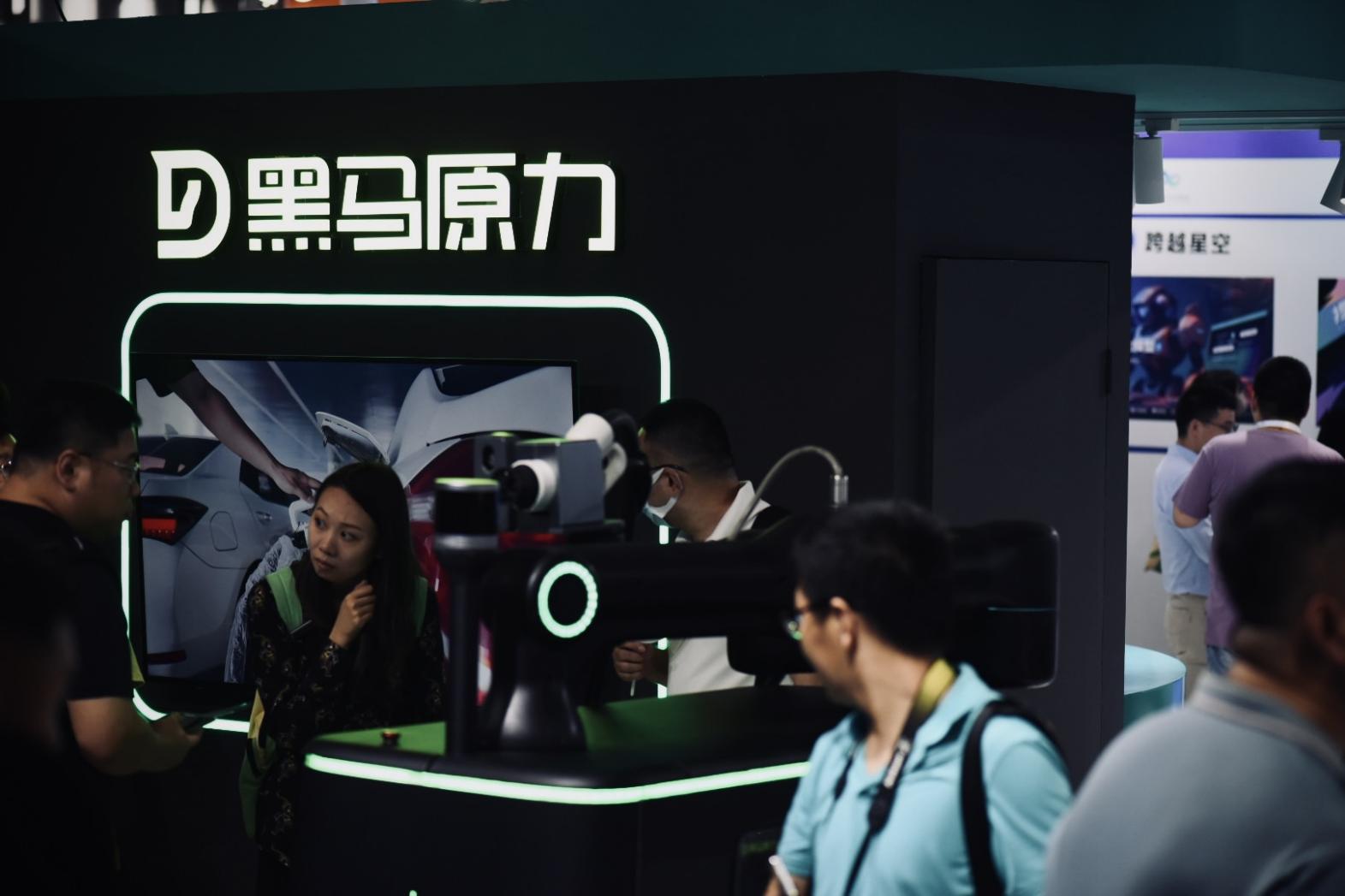 黑马原力亮相世界人工智能大会,电动车也能充电无忧