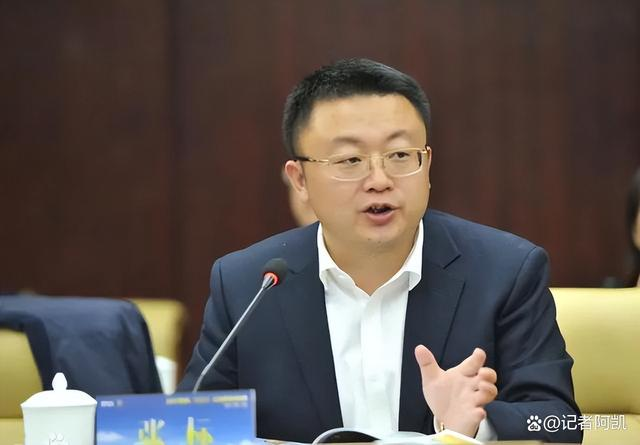 案例:敛财4000万,无视重婚罪公开娶小老婆,副市长张标是何结局