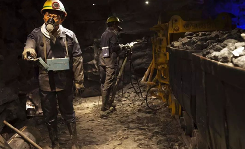 回顾 麻永东走下法庭 含泪与母亲告别后被押法场 行刑前表情镇定