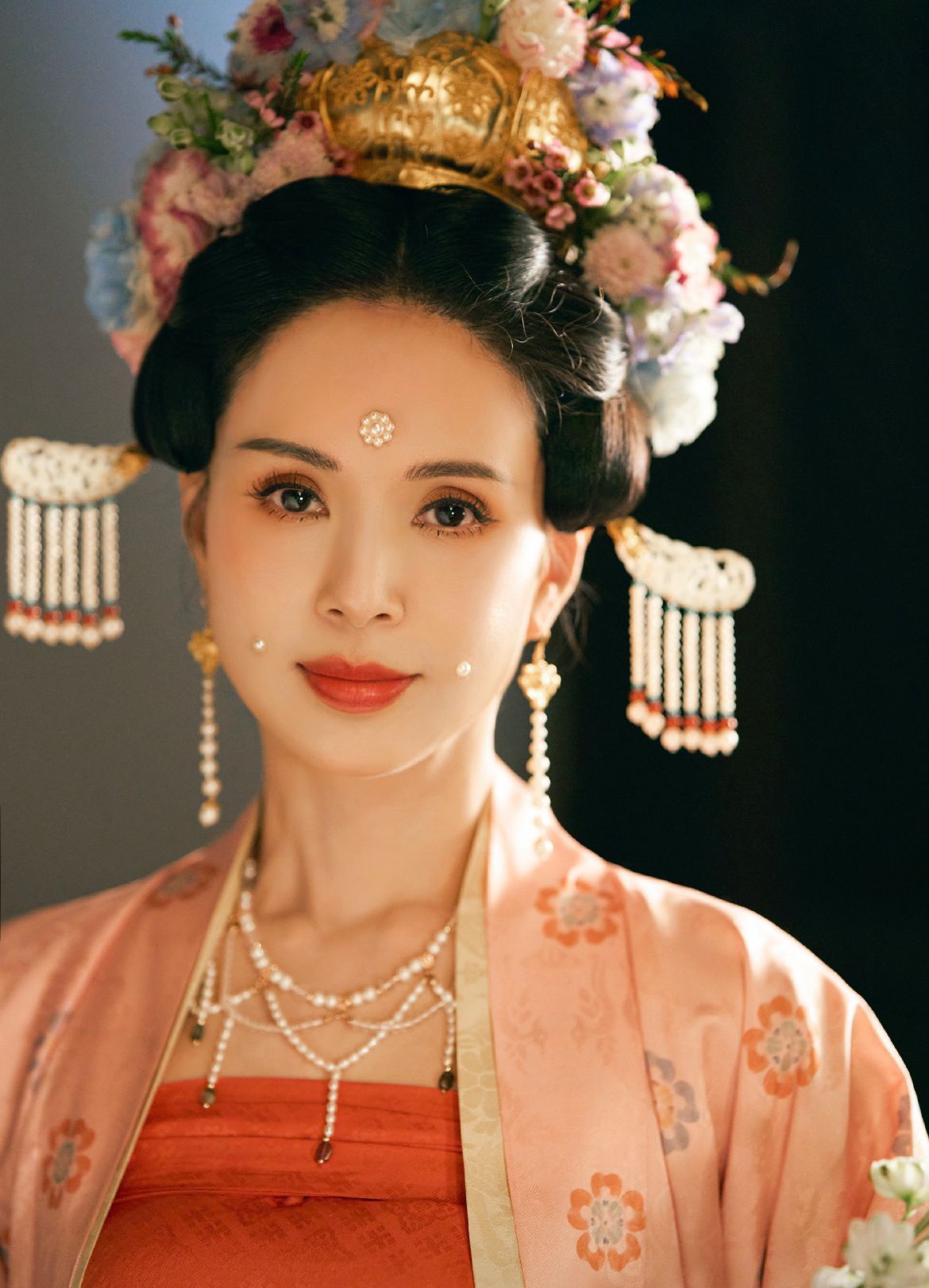 中国宋代的审美太绝了!李若彤还原"仕女图",端庄又大气