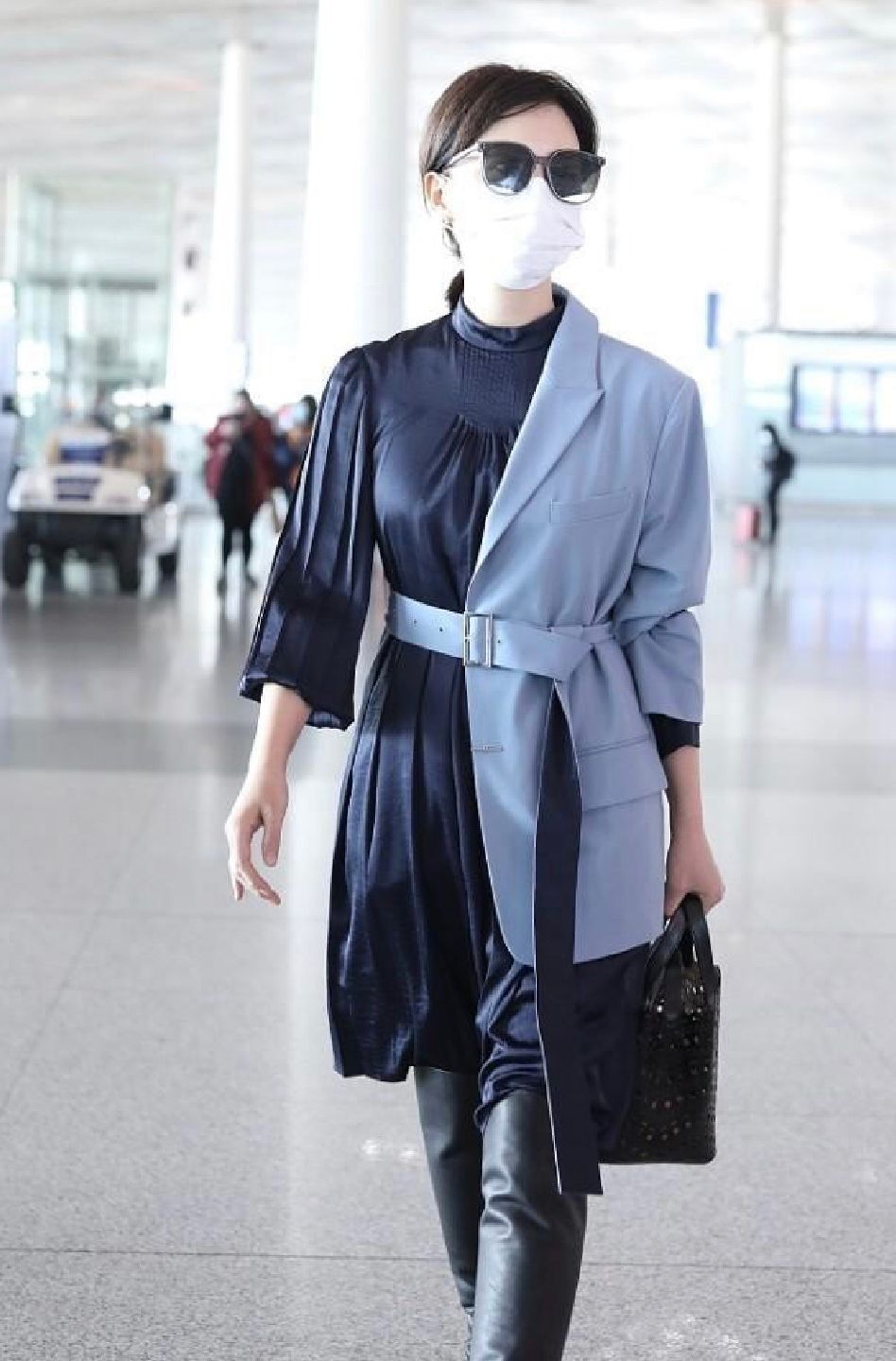 这才是40岁女人该有的样子,陈数的穿搭风格,尽显气质女王范儿