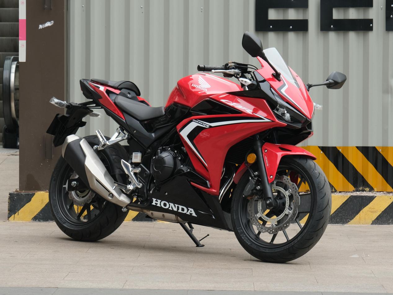 热门摩托车鉴赏,本田wingcbr400r