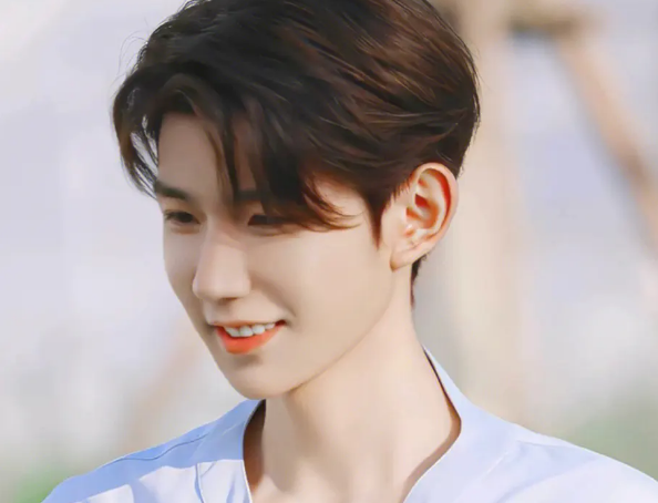 王源"妈妈",在谈及王源时,却落下来眼泪