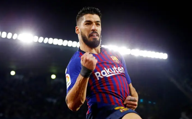 路易斯·苏亚雷斯可能宣布退役因为他已经无法忍受右膝伤病的困扰