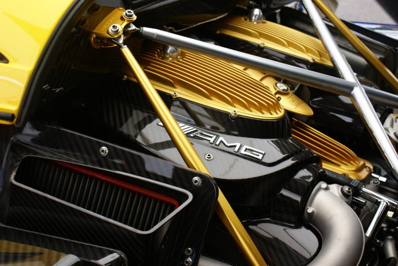 (关键词:1100nm,1500万元,铬钼钢合金副车架,编制碳纤维车架)帕加尼