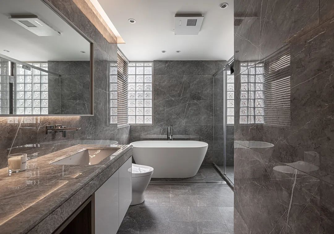 130平米三居室,现代简约质感装修,白灰搭配更绝妙!