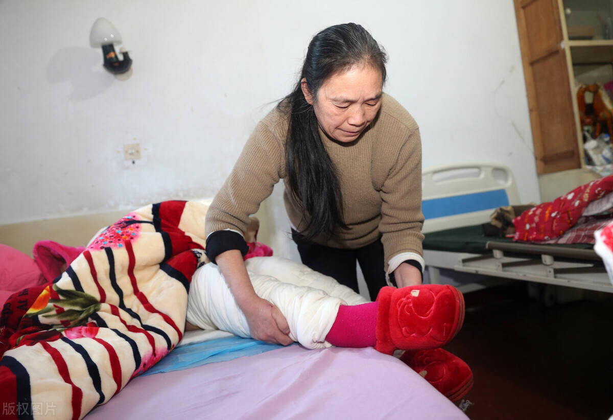 故事:把瘫痪婆婆送养老院,老伴非要亲自照顾,谁知半年就后悔了