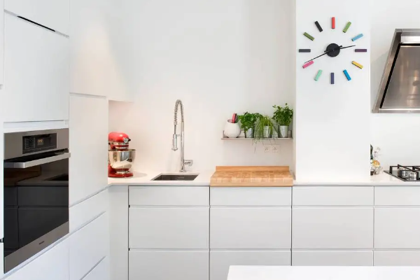 51平米的老破旧小,确功能全面,几乎将所有的空间都发挥到了