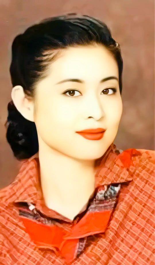 倪萍曾经是央视最美主持,如今重返舞台,女神气质全无