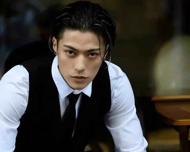 仲尼夫妻巴厘岛游泳遭遇海浪,网红丈夫英勇救妻身亡